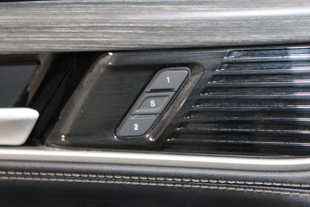 Used 2024 Jeep Wagoneer Series III AWD/4WD image 45