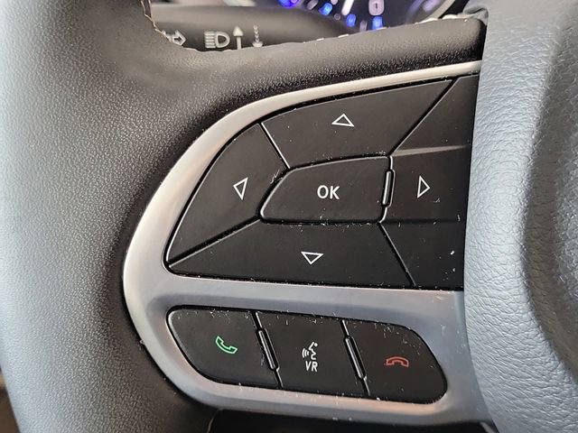 Used 2024 Chrysler Voyager LX image 26