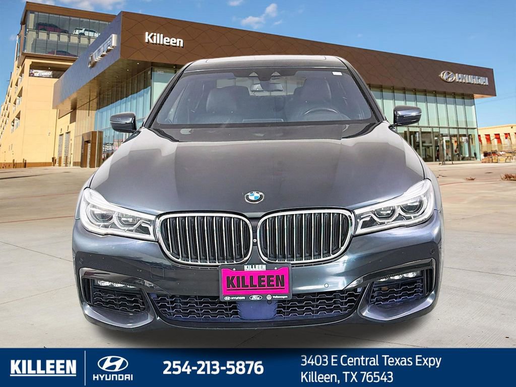 Used 2017 BMW 750i xDrive image 2