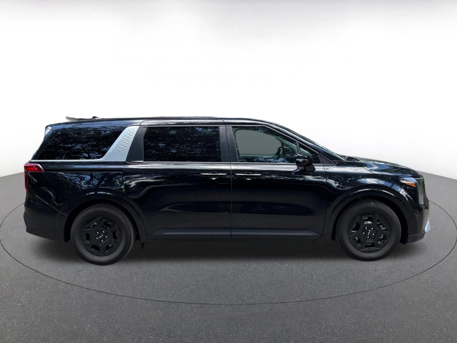 Used 2026 Kia Carnival FWD image 8