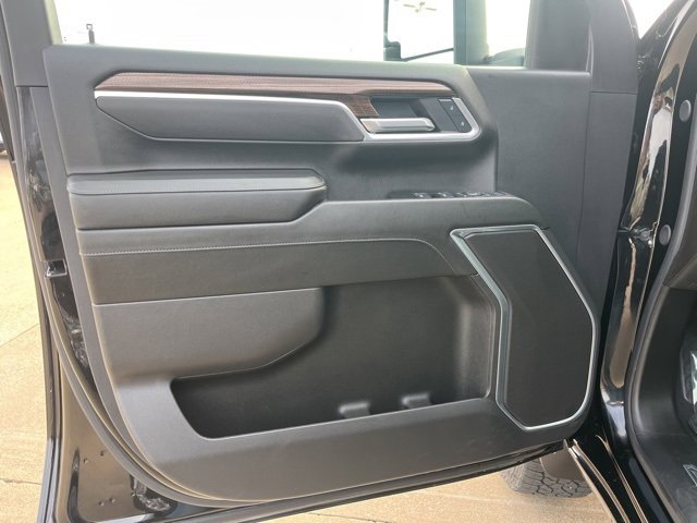 Used 2025 Chevrolet Silverado 2500 LT w/ Z71 Chrome Sport Edition image 14