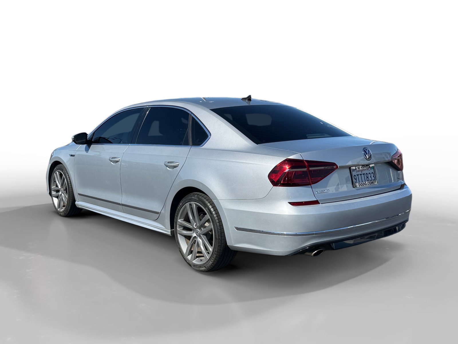 Used 2017 Volkswagen Passat 1.8T R-Line FWD image 3