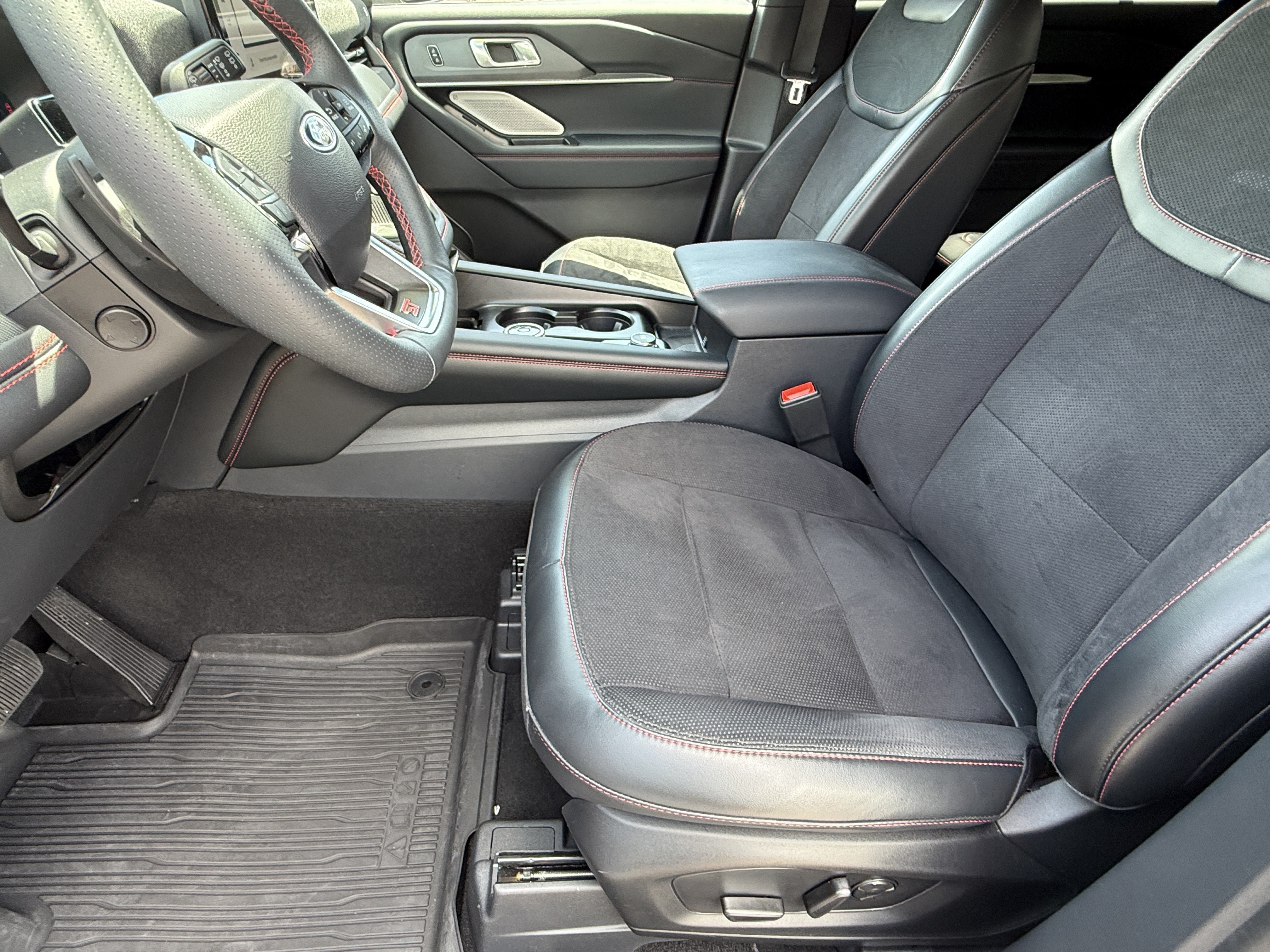 Used 2025 Ford Explorer ST AWD/4WD image 20
