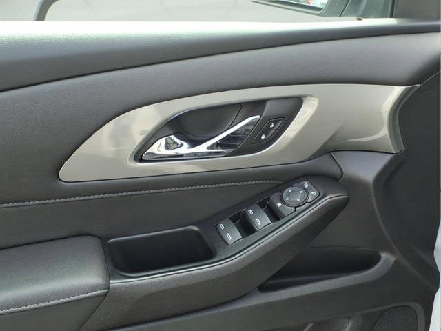 Certified 2023 Chevrolet Traverse LT FWD image 9