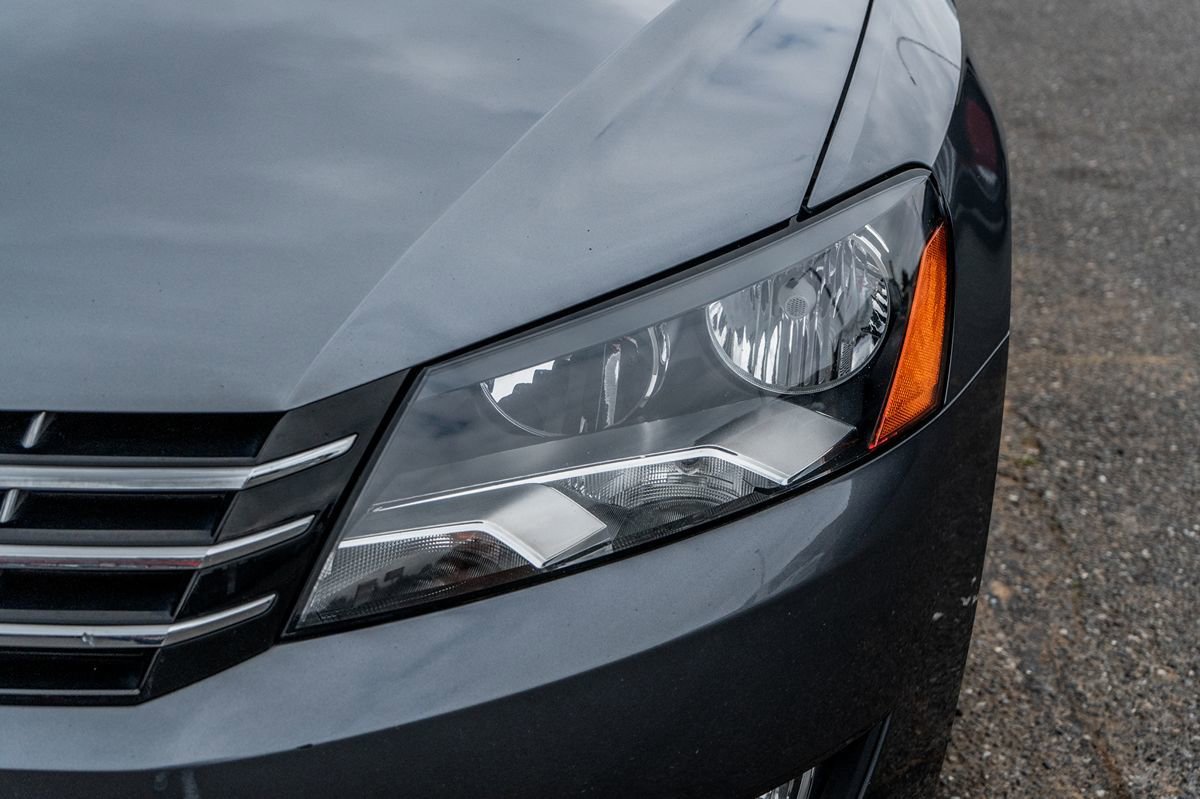 Used 2013 Volkswagen Passat 2.5 SEL Premium FWD image 7