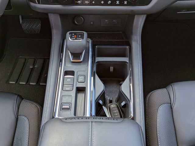 Used 2025 Nissan Pathfinder SL FWD image 22