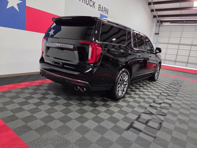 Used 2023 GMC Yukon XL Denali Ultimate AWD/4WD image 18