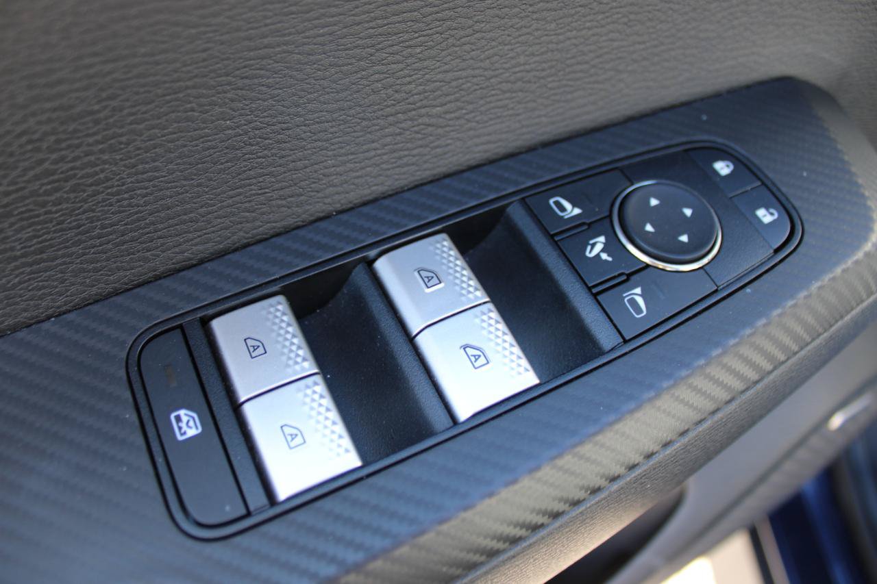 Used 2025 Mitsubishi Outlander SE FWD image 16