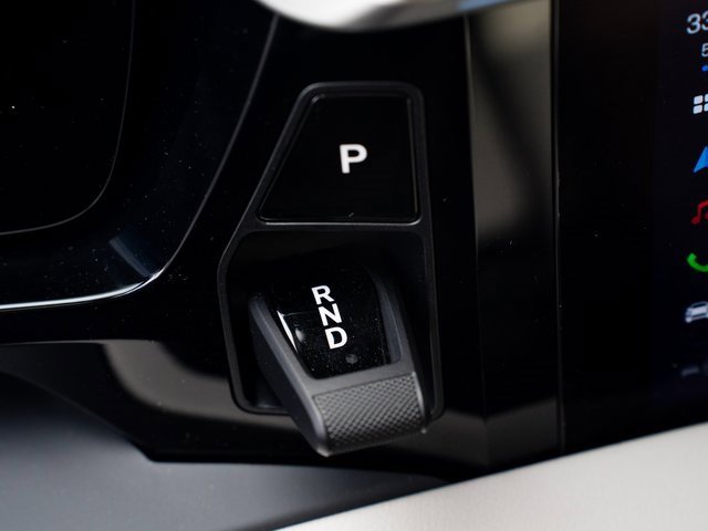 Certified 2025 Porsche Macan 4S Electric image 26