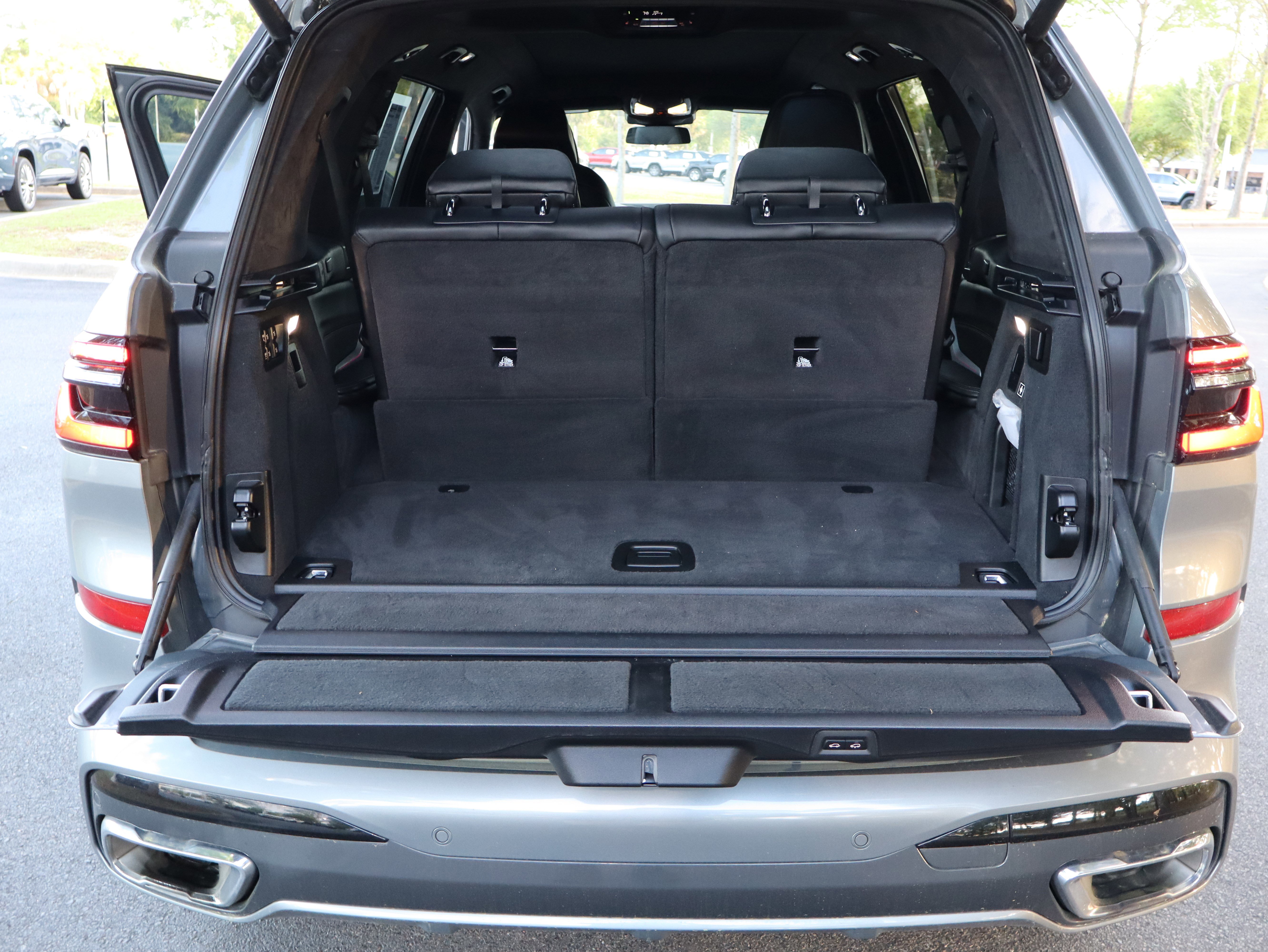 Used 2023 BMW X7 xDrive40i w/ Executive Package AWD/4WD image 43