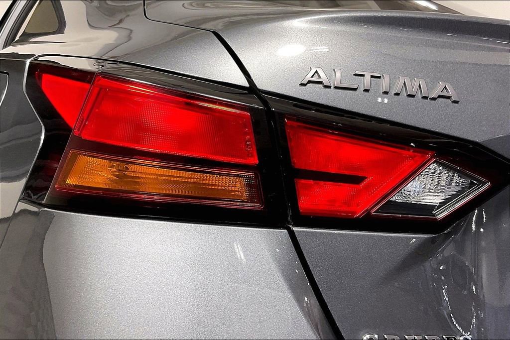 Used 2024 Nissan Altima 2.5 SR image 39