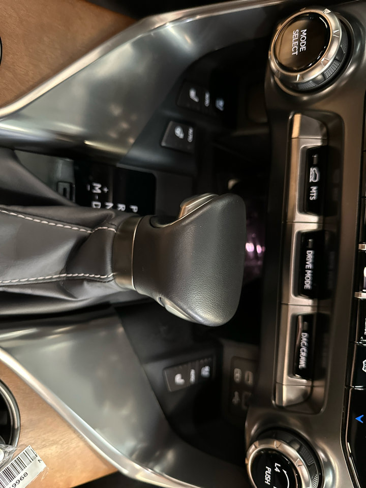 Used 2024 Lexus LX 600 4WD w/ Luxury Package image 21