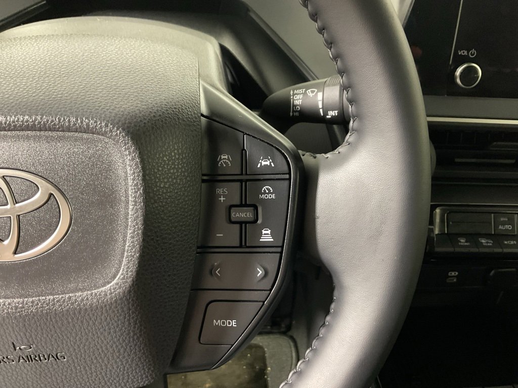 Used 2025 Toyota Prius LE image 26