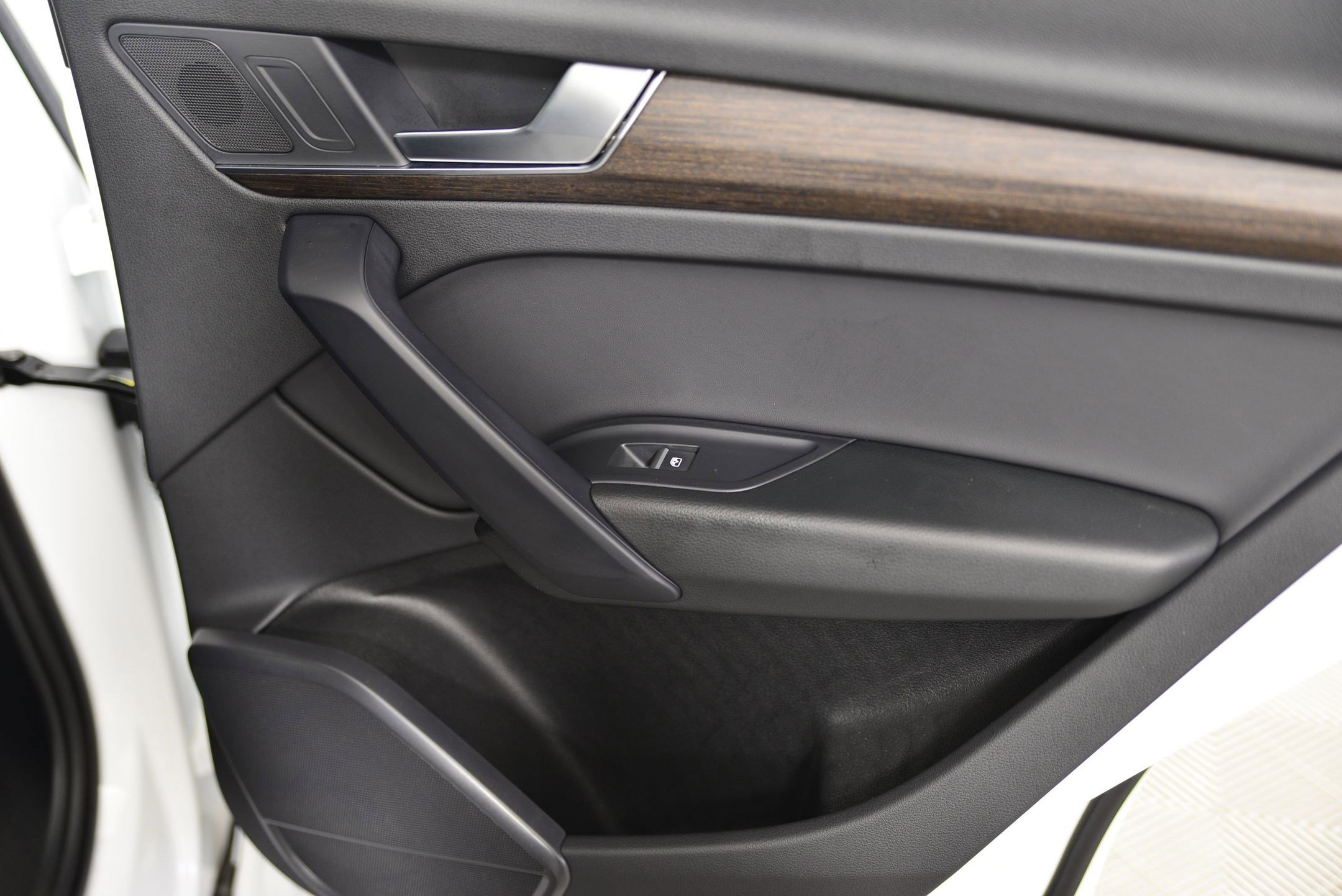 Certified 2025 Audi Q5 2.0T Premium w/ Convenience Plus Package image 24