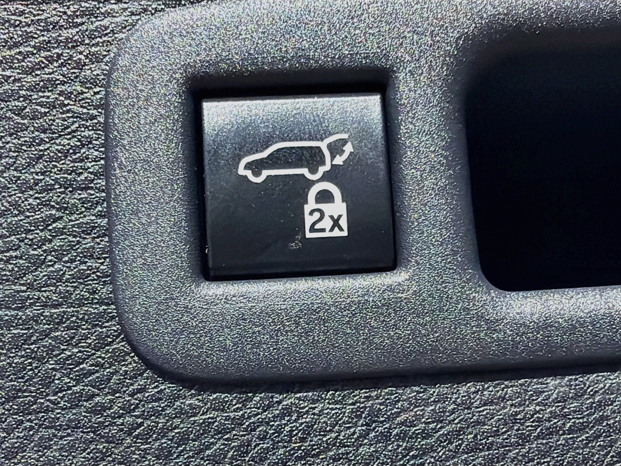 Used 2024 Toyota Sienna XSE w/ XSE Plus Package FWD image 13
