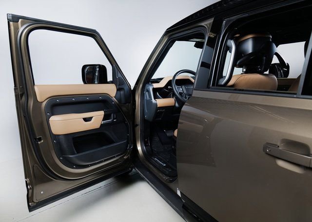 New 2026 Land Rover Defender 110 X-Dynamic SE image 26