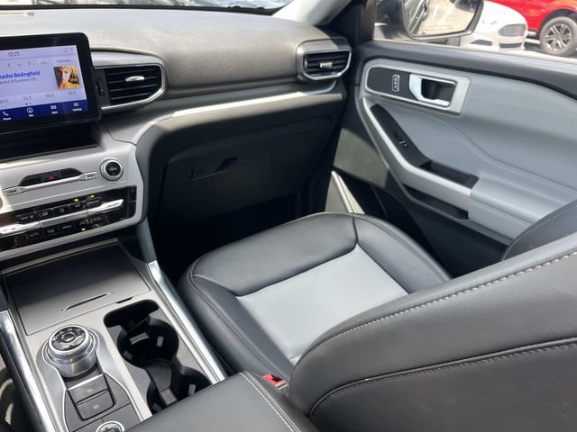 Used 2023 Ford Explorer XLT w/ Equipment Group 202A AWD/4WD image 18