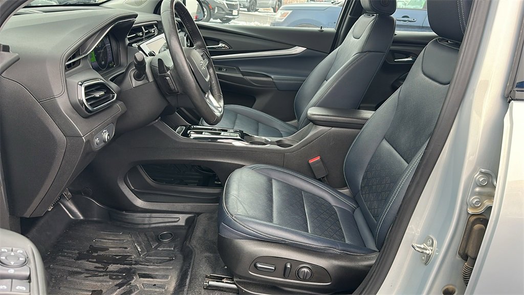 Used 2022 Chevrolet Bolt EUV LT w/ Convenience Package image 14