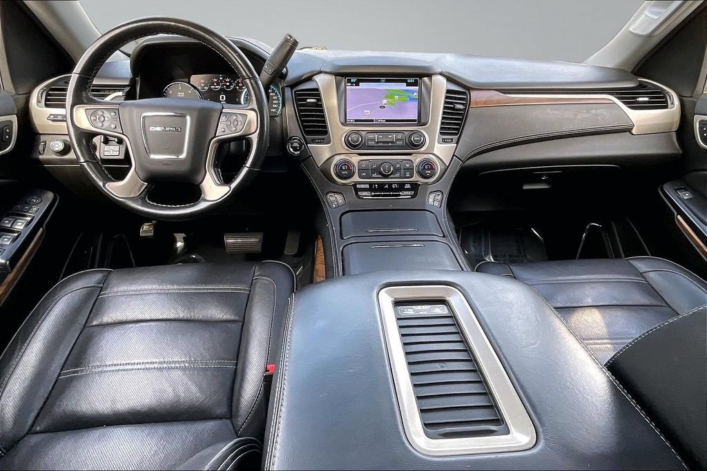Used 2020 GMC Yukon Denali w/ Denali Premium Package AWD/4WD image 16