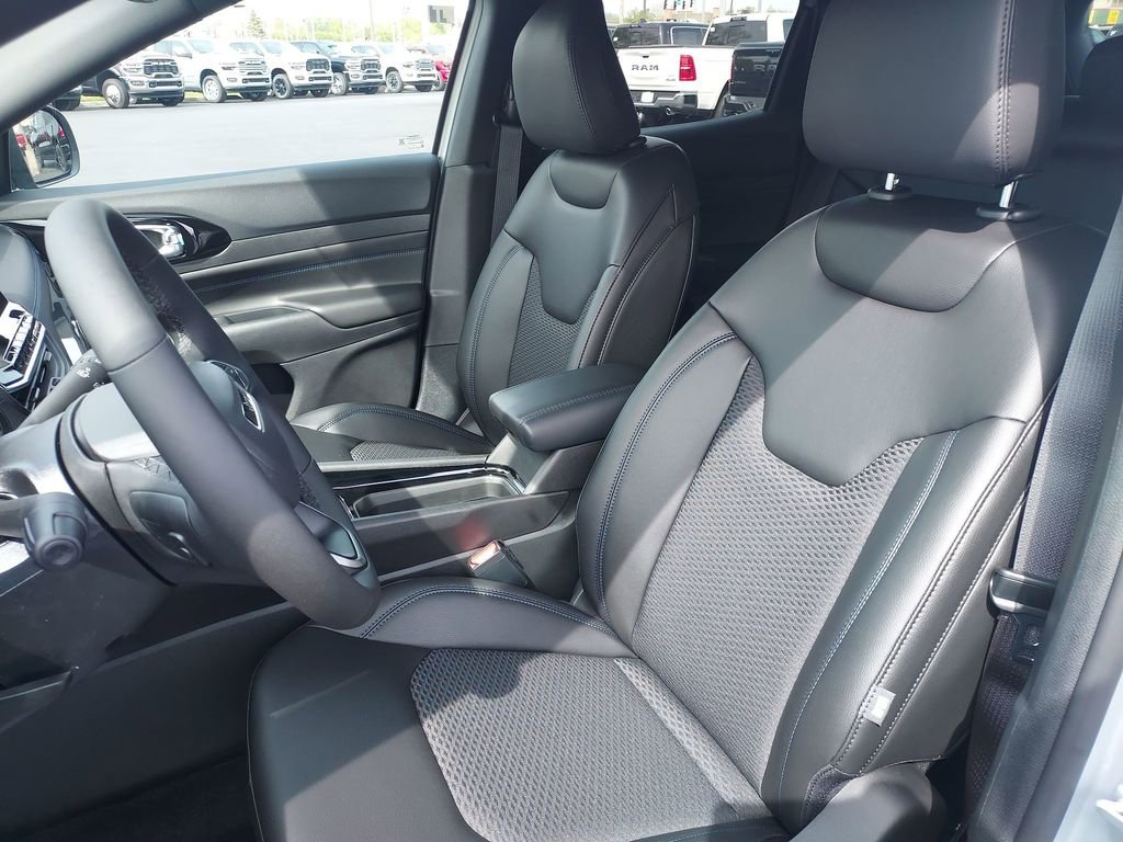 New 2026 Jeep Compass Latitude AWD/4WD image 17