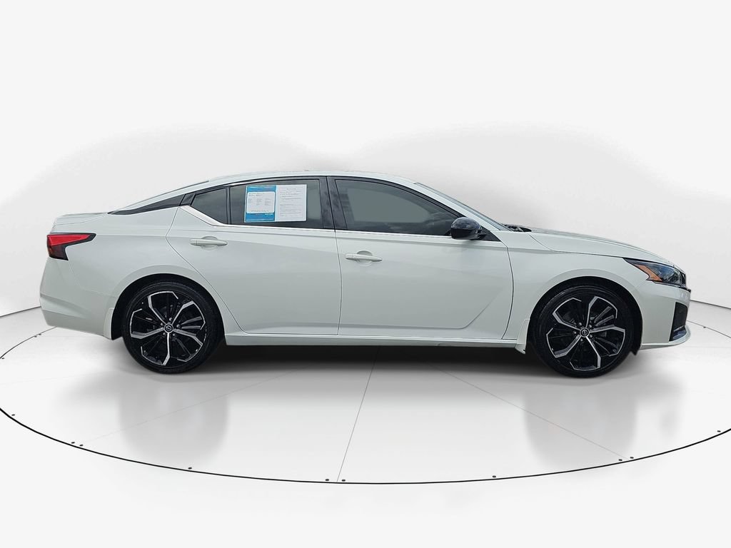 Used 2023 Nissan Altima 2.5 SR w/ SR Premium Package FWD image 5