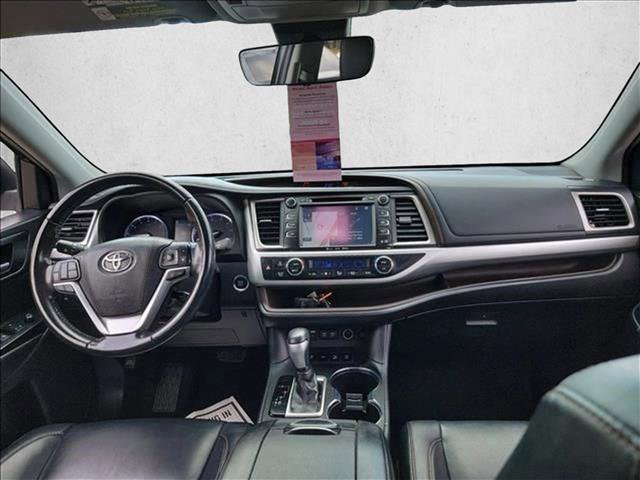 Used 2019 Toyota Highlander XLE image 18