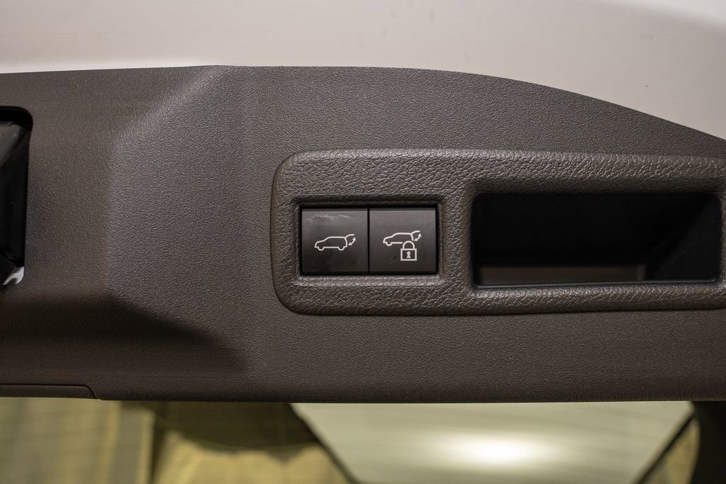 Used 2025 Toyota bZ4X AWD image 6