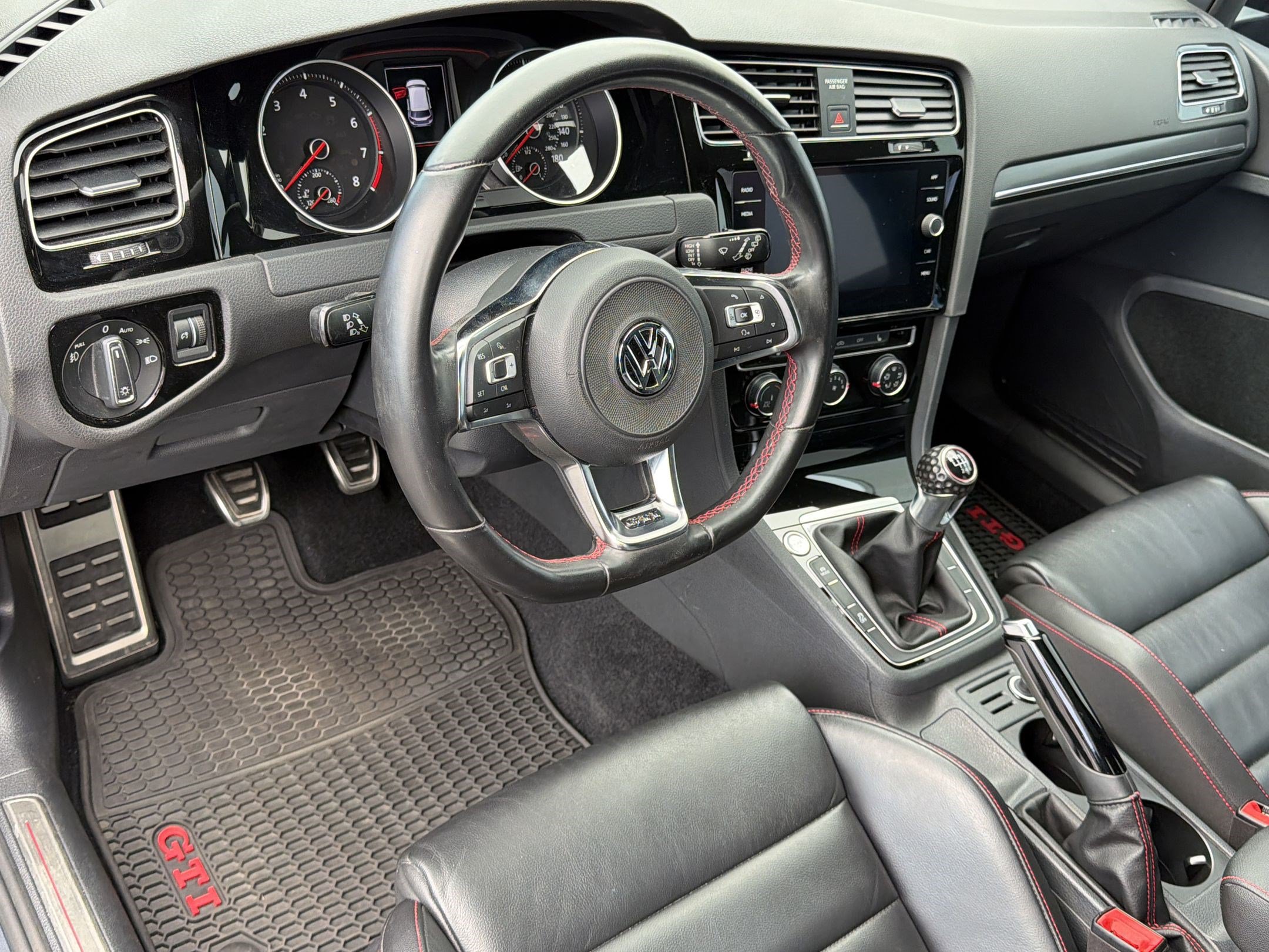 Used 2018 Volkswagen GTI SE w/ SE Leather Package FWD image 4