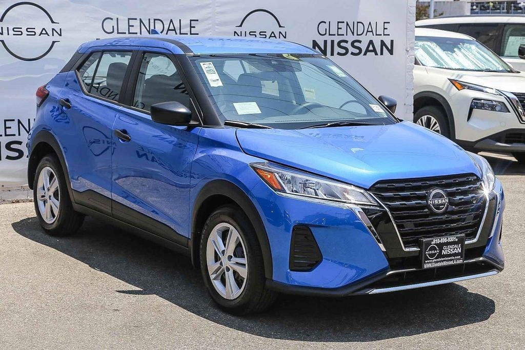 New 2025 Nissan Kicks Play S image 3