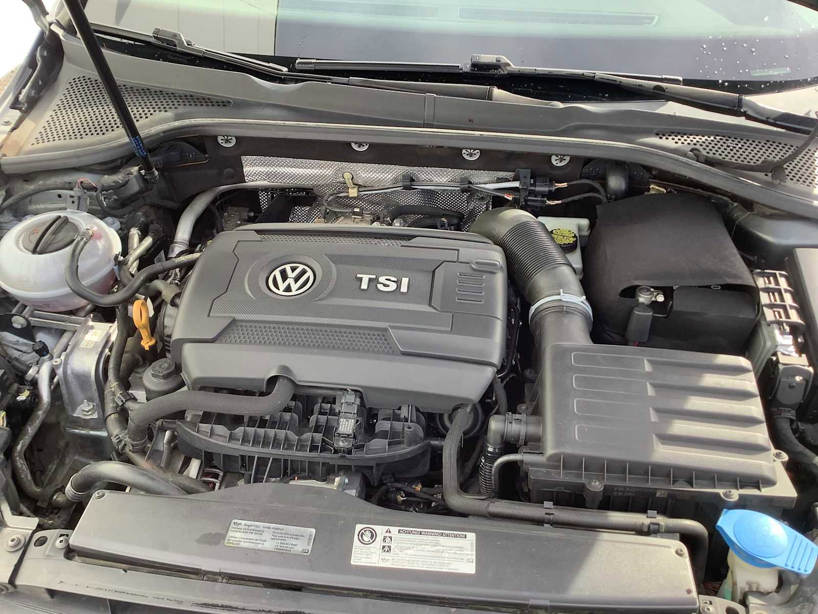 Used 2016 Volkswagen Golf S image 8