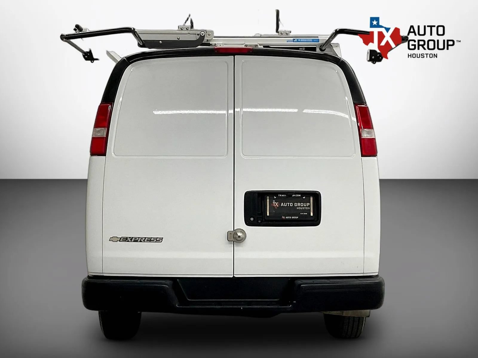 Used 2021 Chevrolet Express 2500 w/ Driver Convenience Package RWD image 6