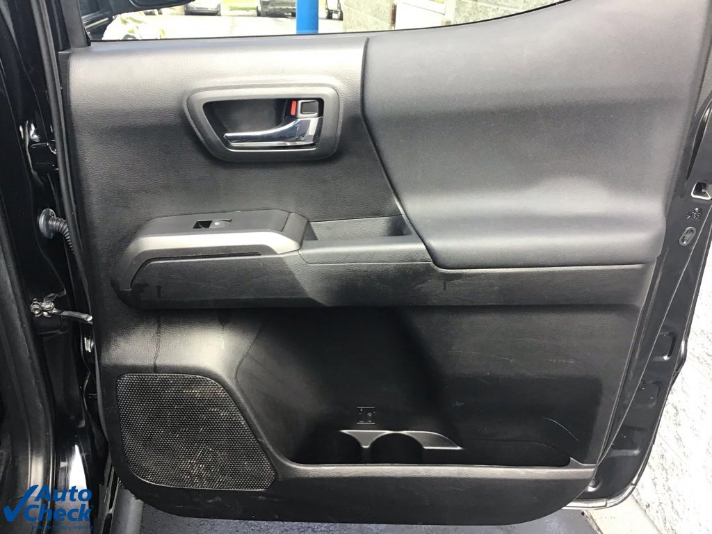 Used 2022 Toyota Tacoma TRD Off-Road image 13