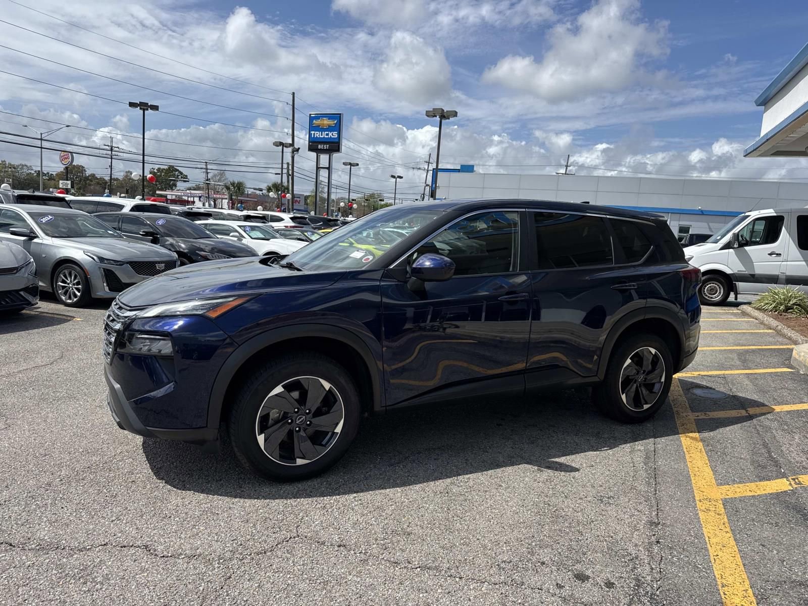 Used 2024 Nissan Rogue SV FWD image 4