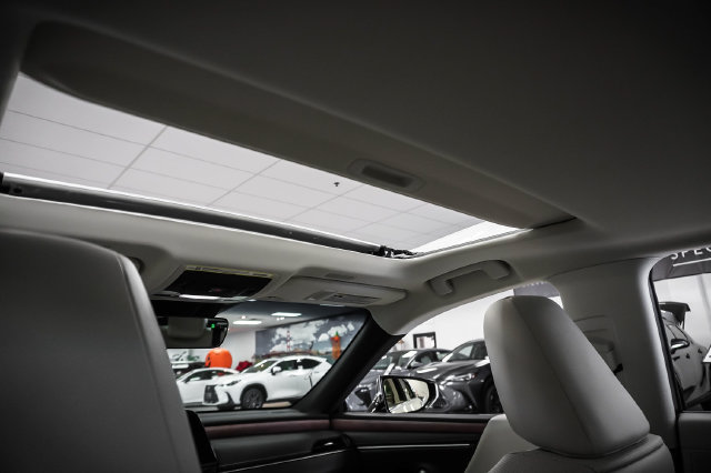 Certified 2025 Lexus ES 350 w/ Premium Package FWD image 22