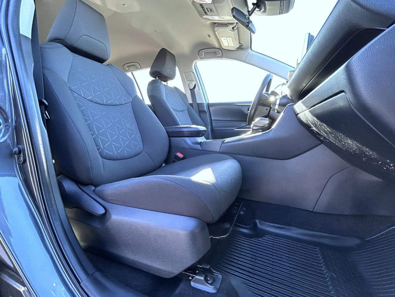 Used 2023 Toyota RAV4 XLE AWD/4WD image 15