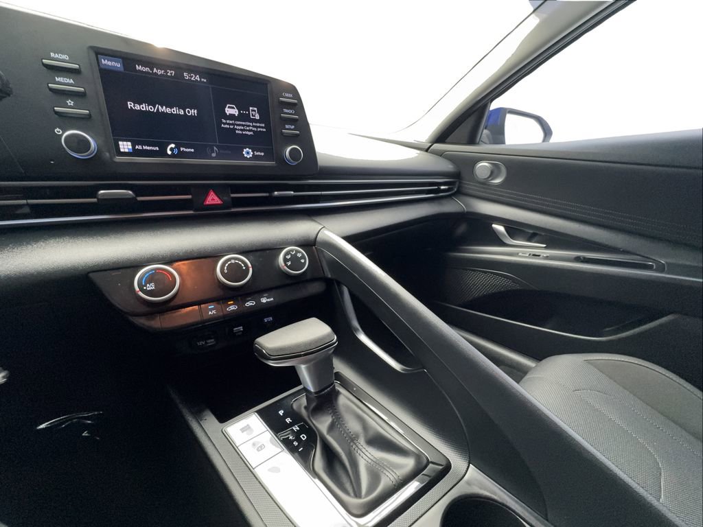 Used 2021 Hyundai Elantra SE FWD image 40