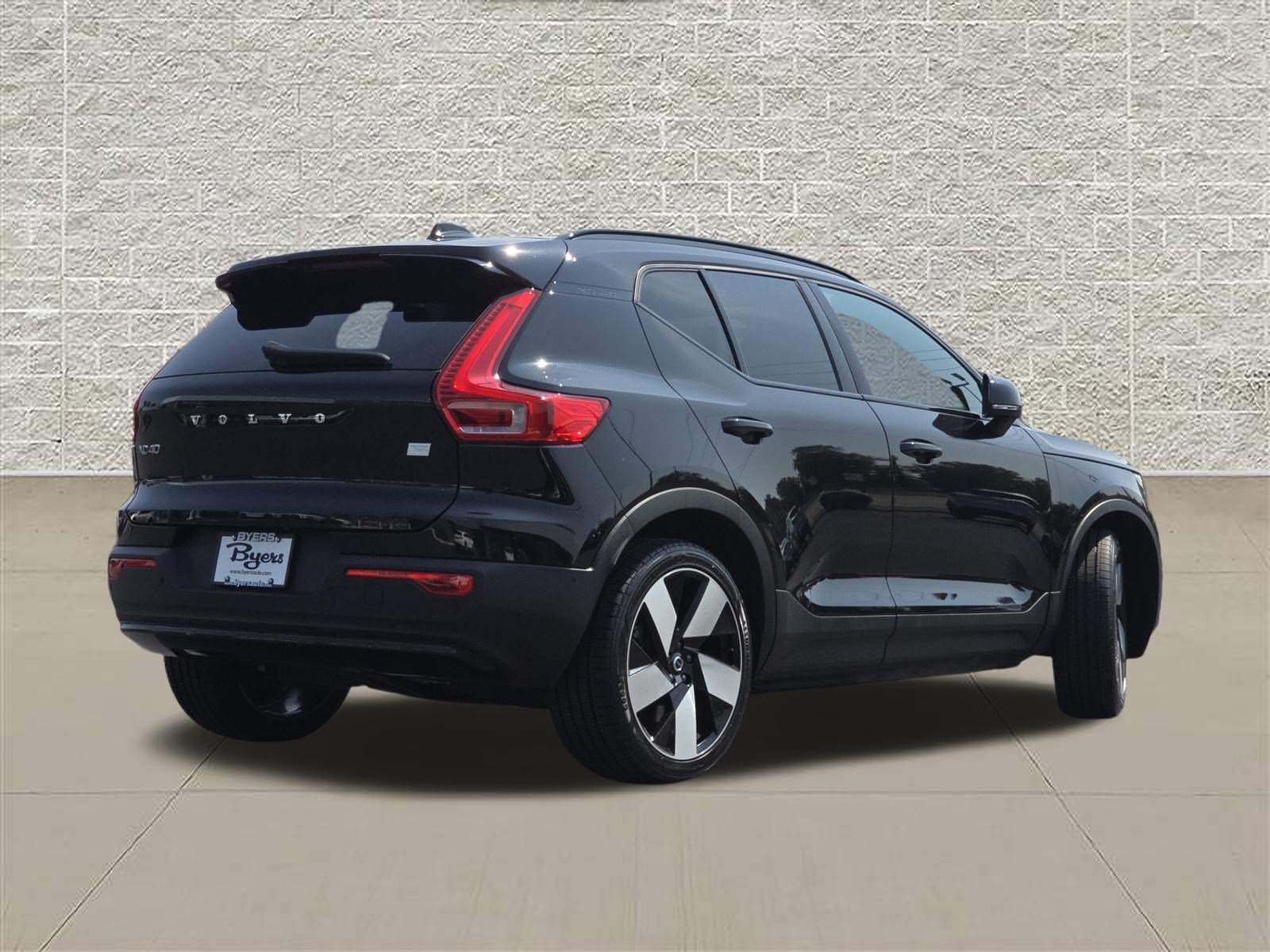 Used 2024 Volvo XC40 Recharge Plus w/ Protection Package Premier AWD/4WD image 7