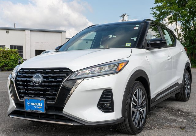 Certified 2023 Nissan Kicks SR w/ SR Premium Package FWD image 3