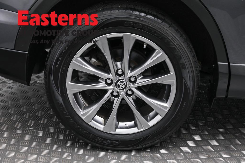 Used 2018 Toyota RAV4 Limited image 34