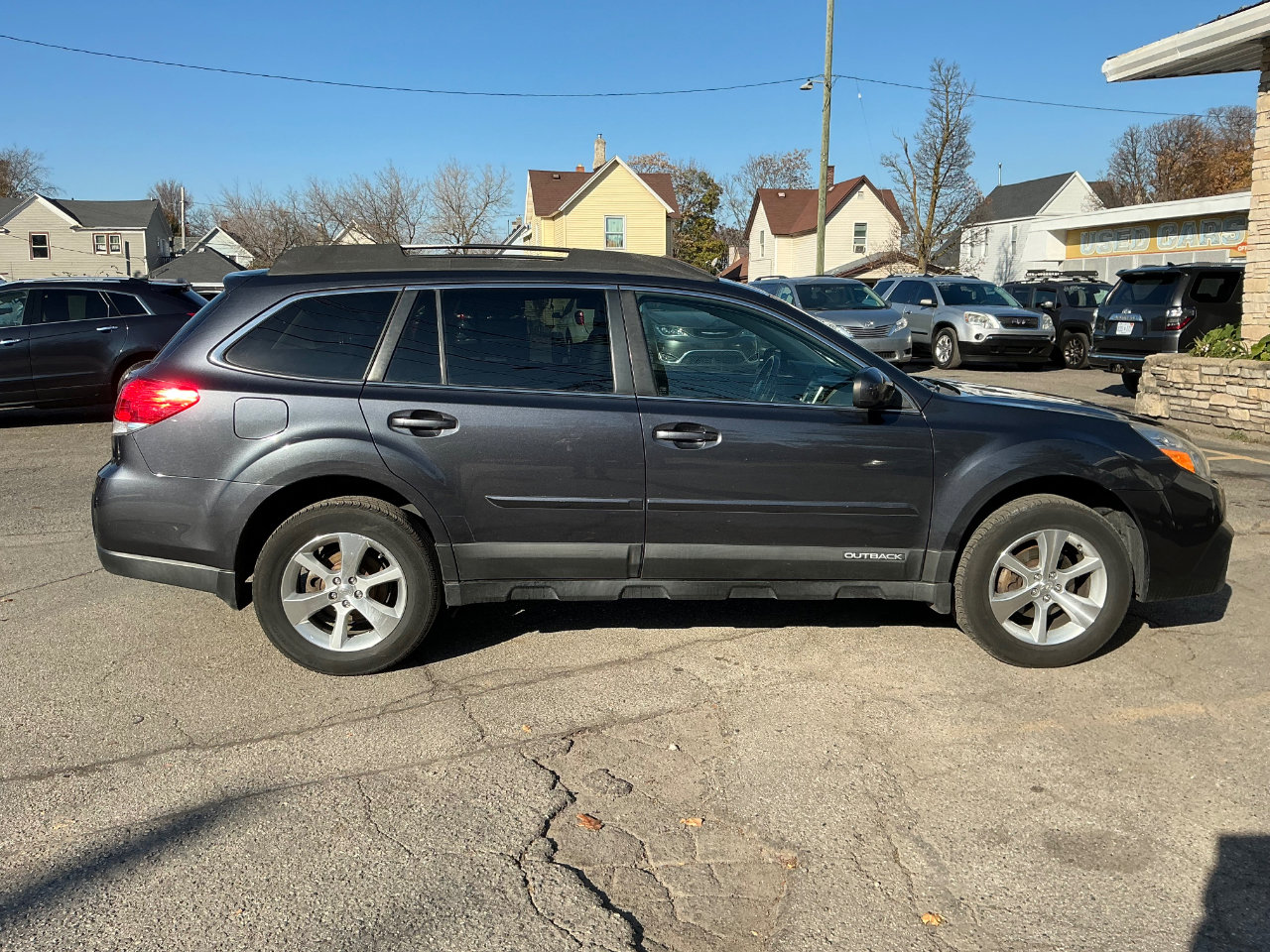 Used 2013 Subaru Outback 2.5i Limited w/ Moonroof Pkg image 2