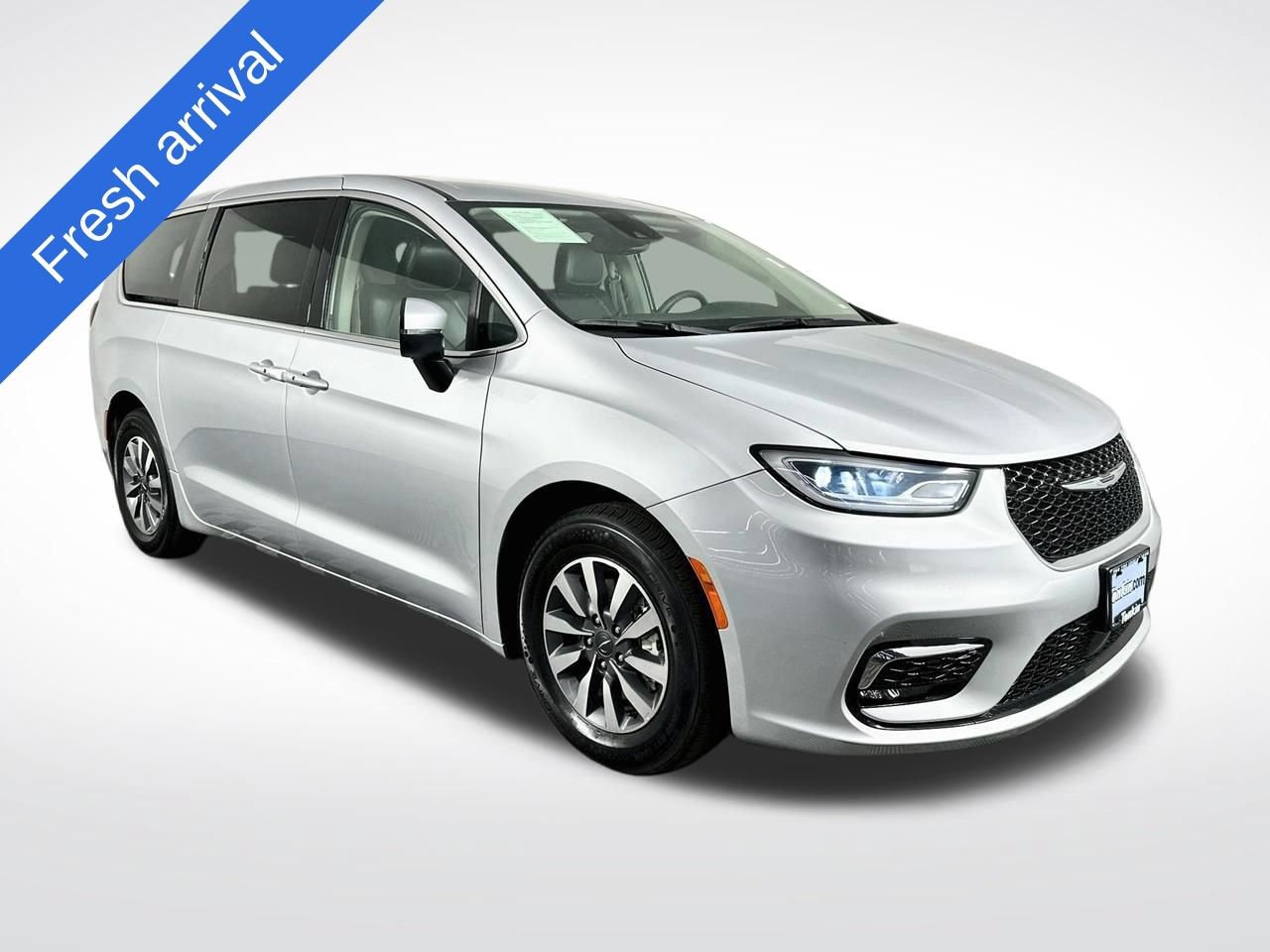 Used 2023 Chrysler Pacifica Touring-L