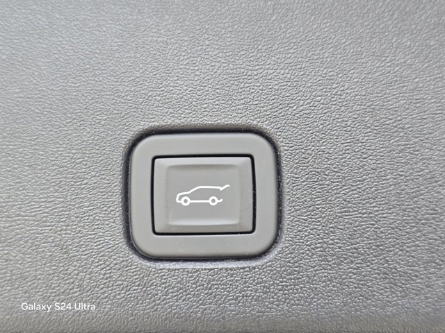 New 2025 Cadillac Optiq Sport 1 w/ LPO, Floor Liner Package image 32