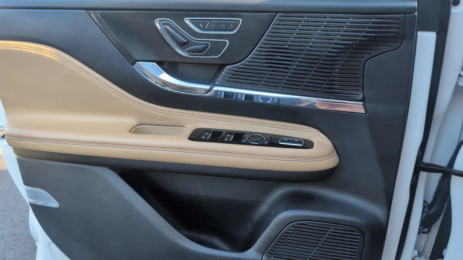 Used 2022 Lincoln Corsair Reserve w/ Elements Package FWD image 19