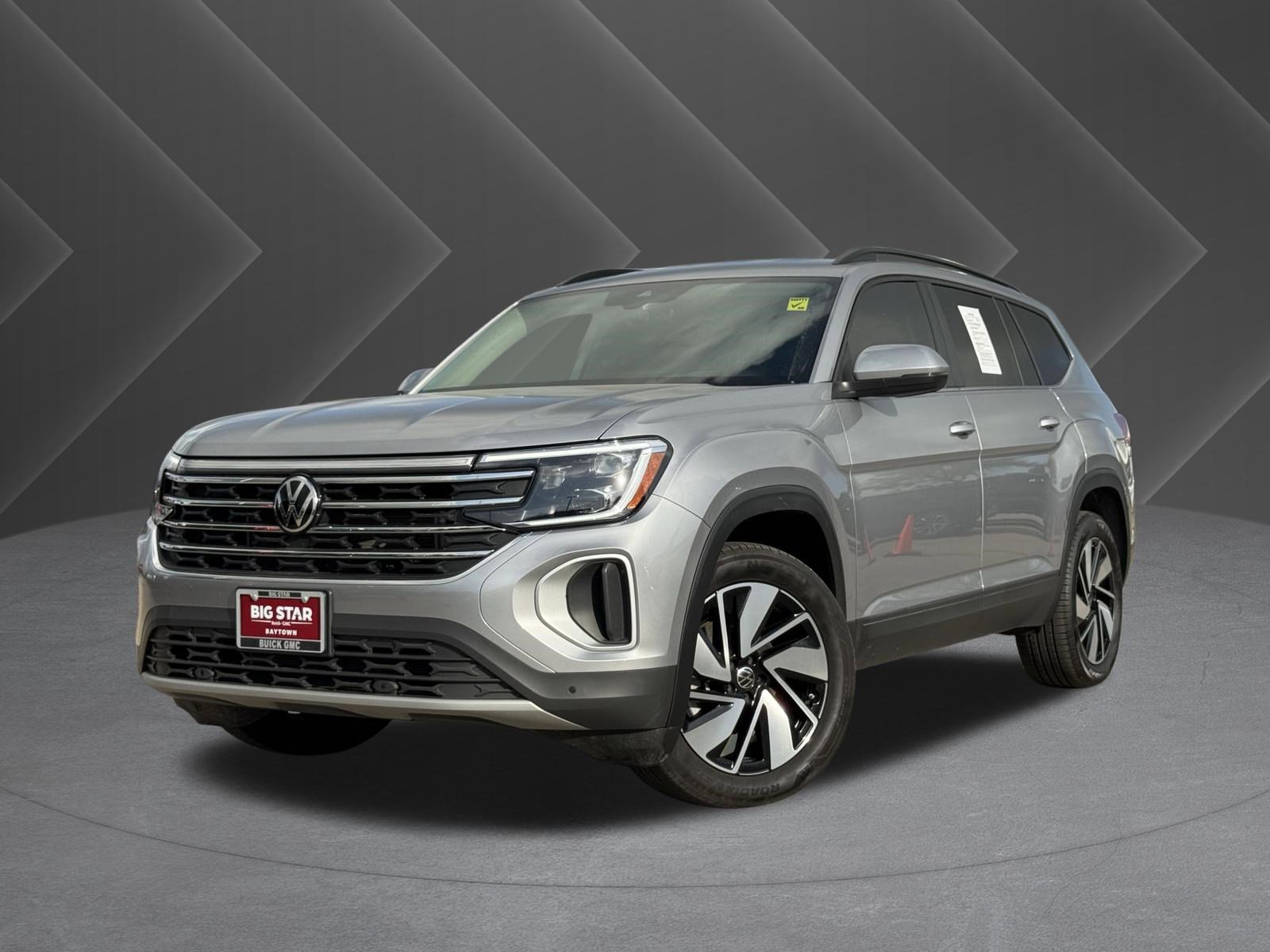 Used 2025 Volkswagen Atlas SE FWD image 2