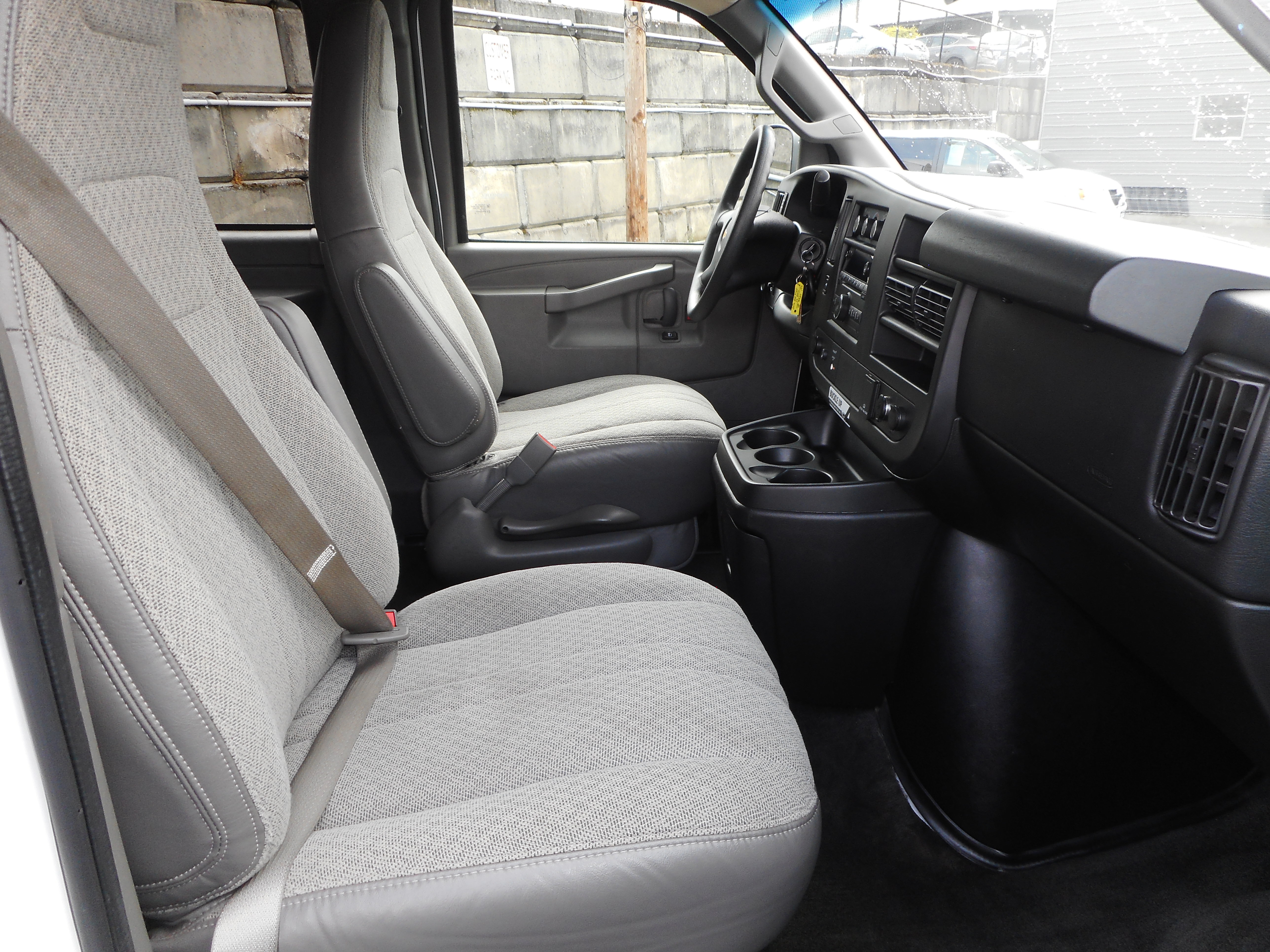 Used 2016 Chevrolet Express 3500 LT w/ LT Preferred Equipment Group RWD image 26