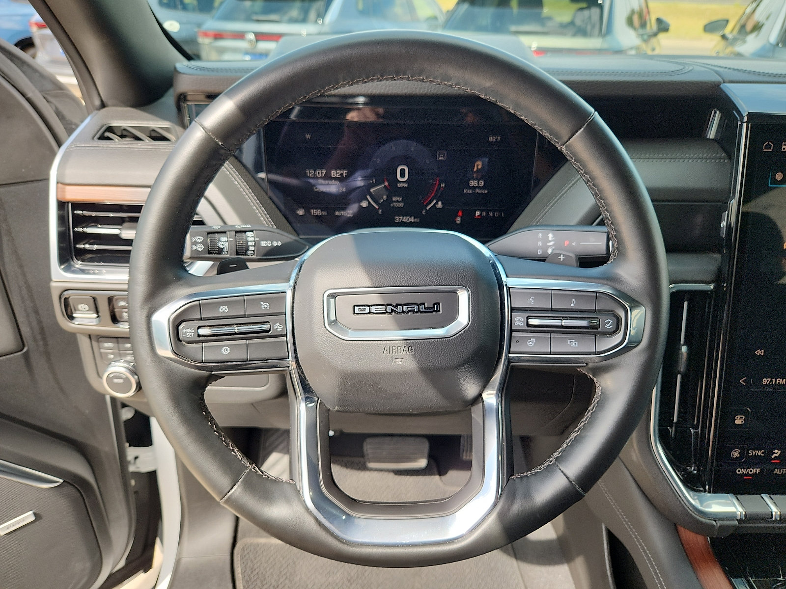 Used 2025 GMC Yukon Denali AWD/4WD image 16