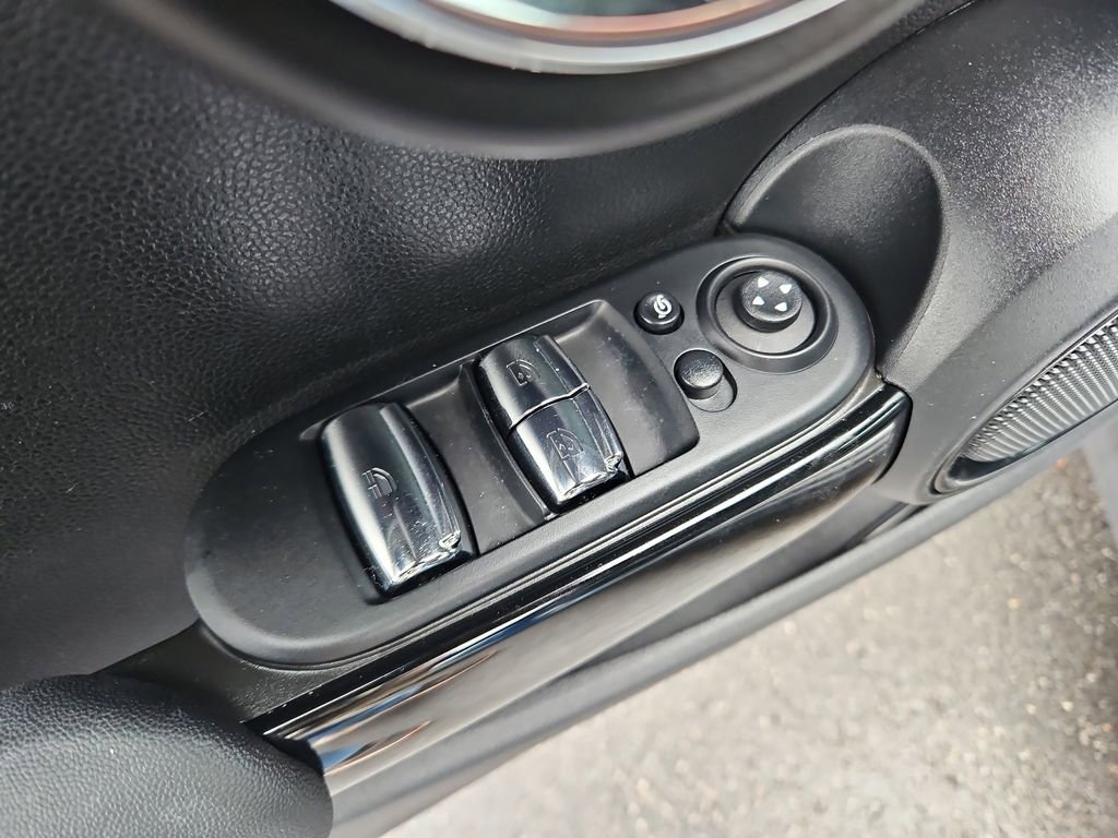 Used 2024 MINI Cooper Convertible image 32