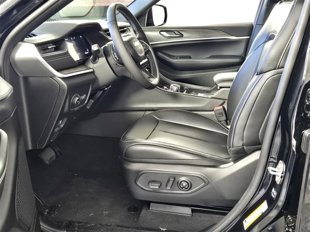 New 2025 Jeep Grand Cherokee L Altitude image 11