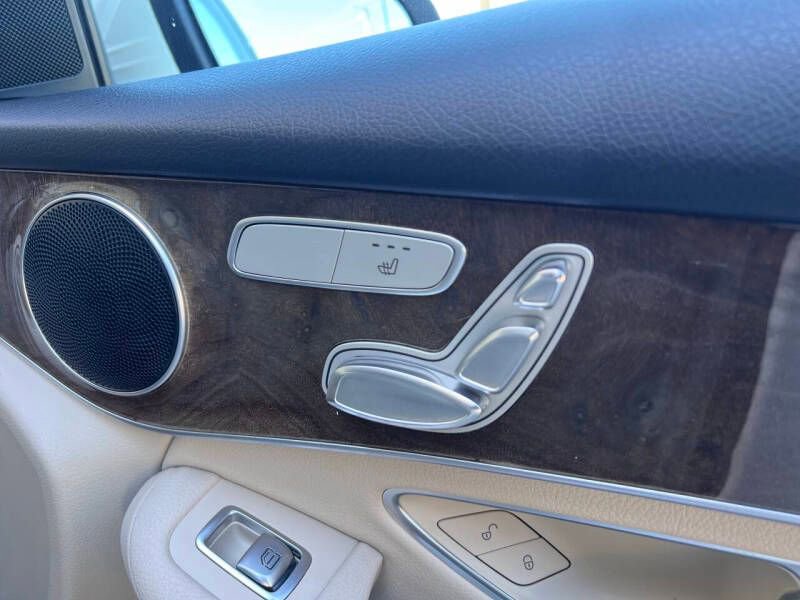 Used 2017 Mercedes-Benz GLC 300 w/ Premium 1 Package image 18