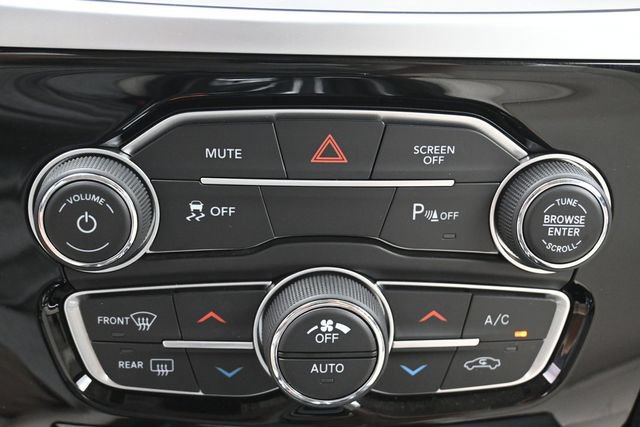 Used 2023 Chrysler 300 Touring L w/ Popular Equipment Group RWD image 23